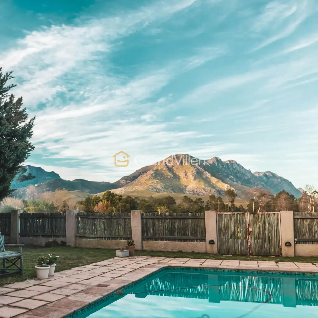 Villen mit Innenpool