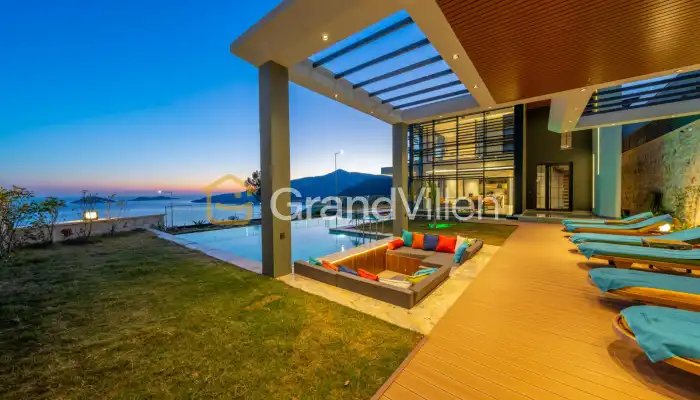 Villa Safran Flower